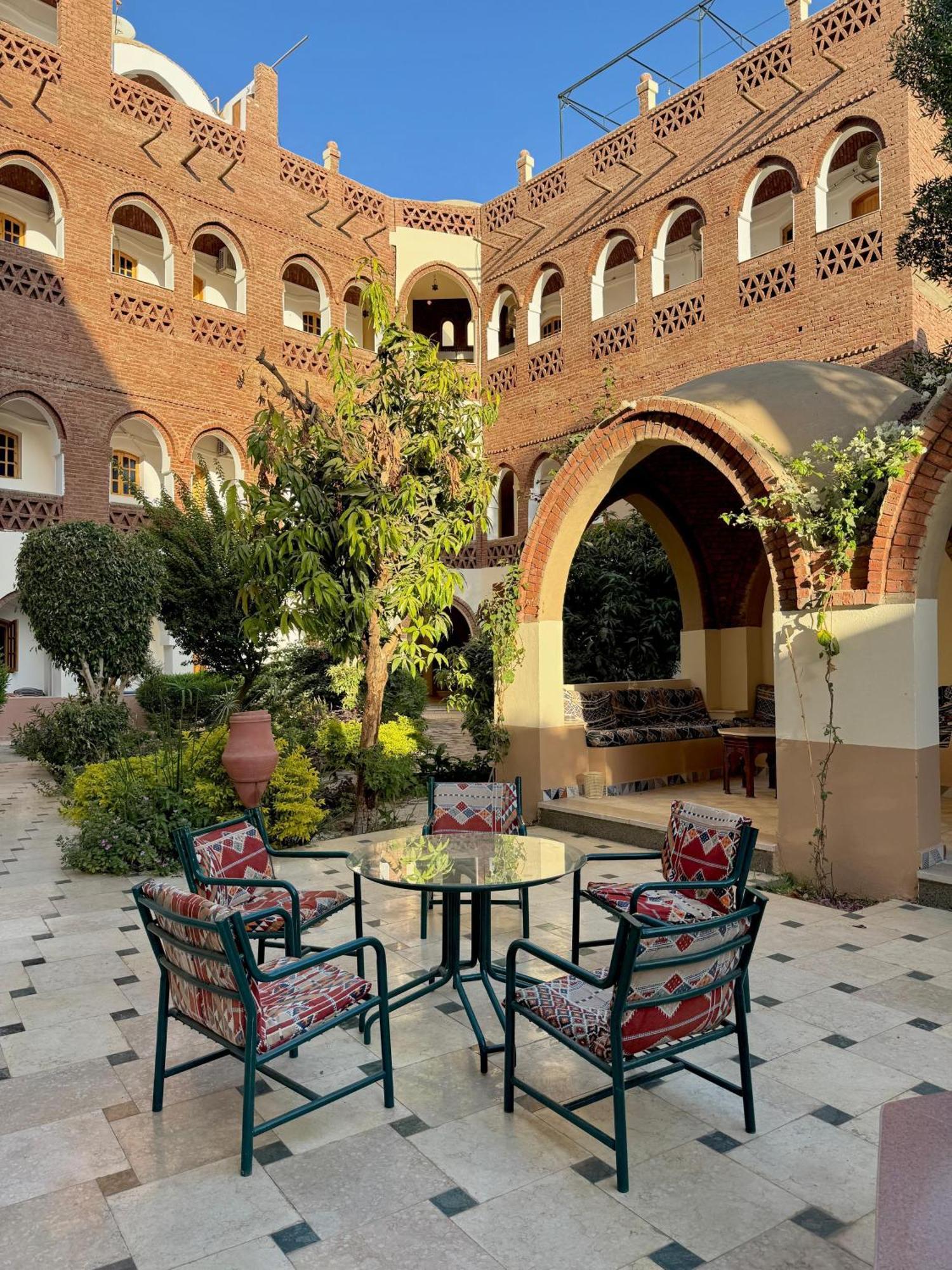 Hotel Sheherazade Louxor Extérieur photo