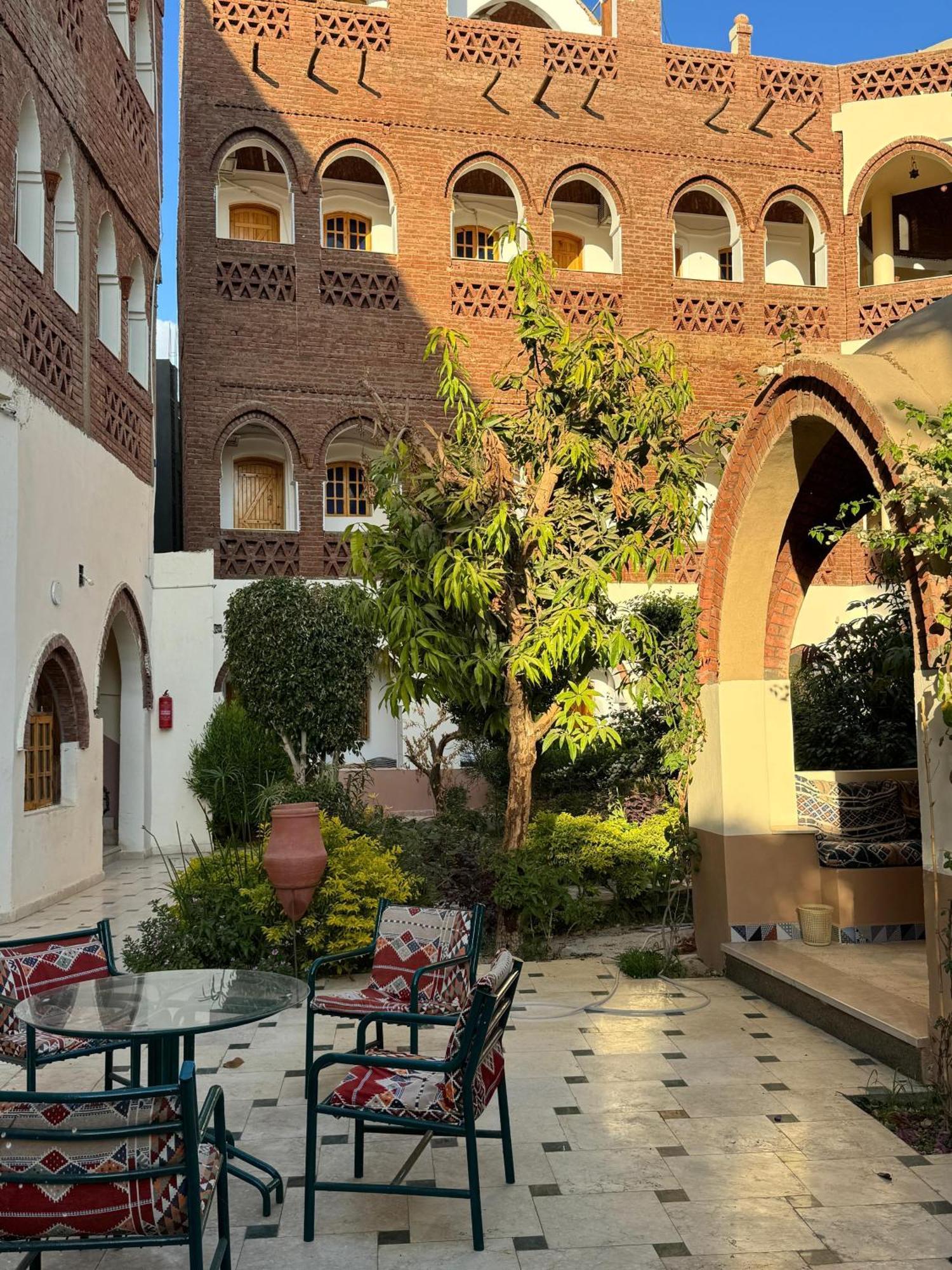 Hotel Sheherazade Louxor Extérieur photo