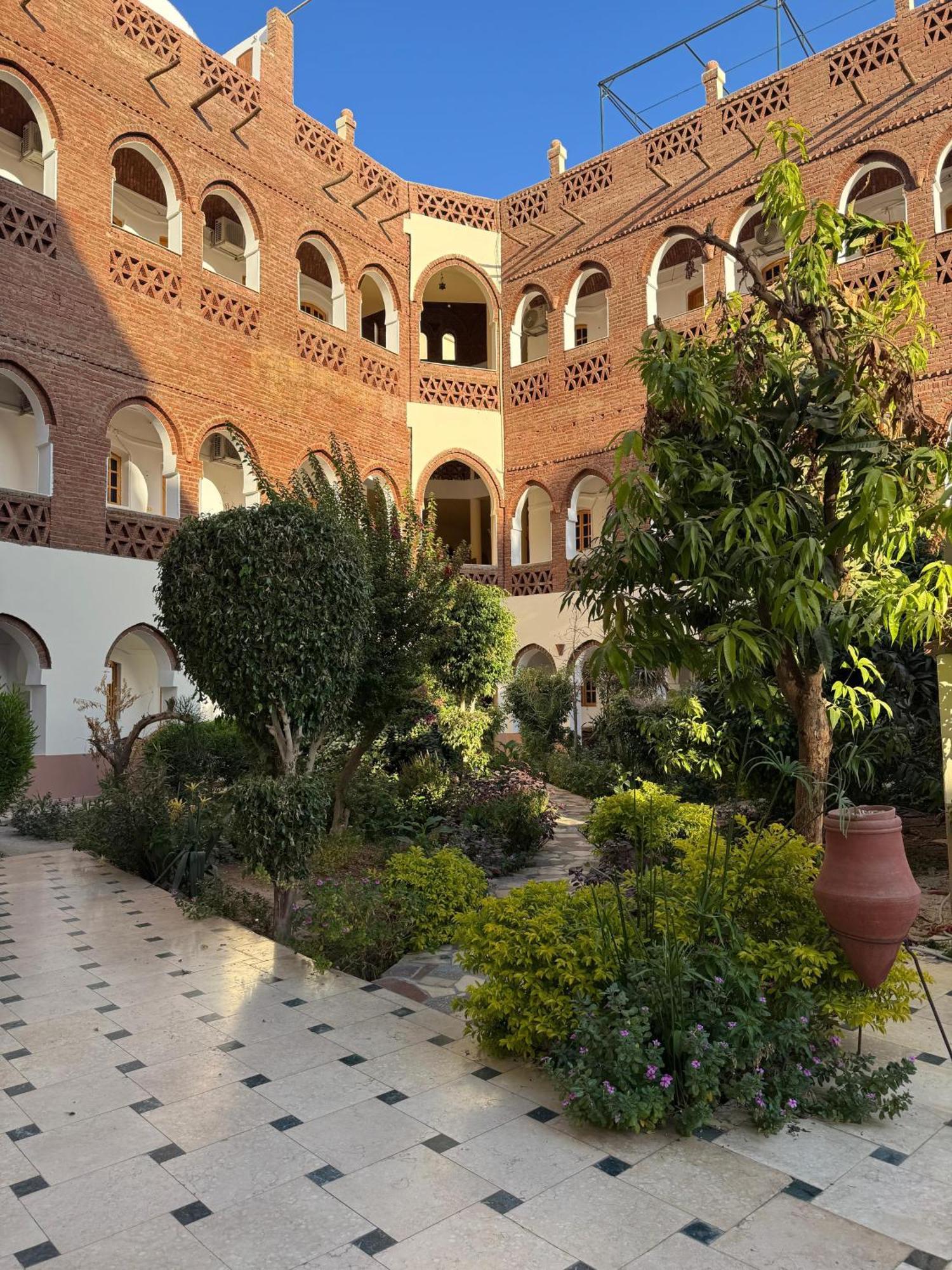 Hotel Sheherazade Louxor Extérieur photo